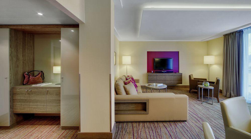 Courtyard By Marriott Hotel