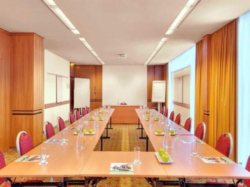 Courtyard By Marriott