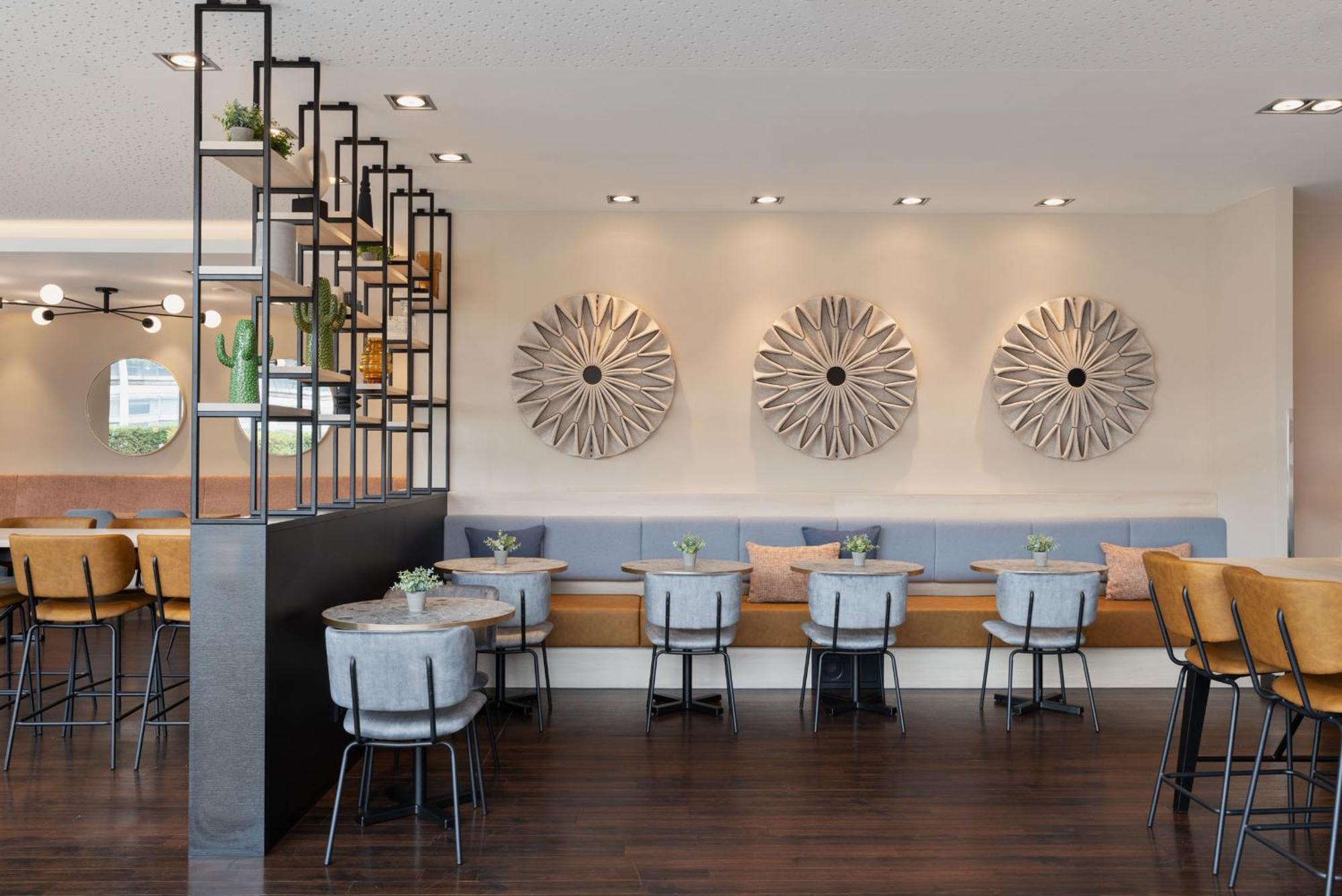 Courtyard By Marriott Hotel