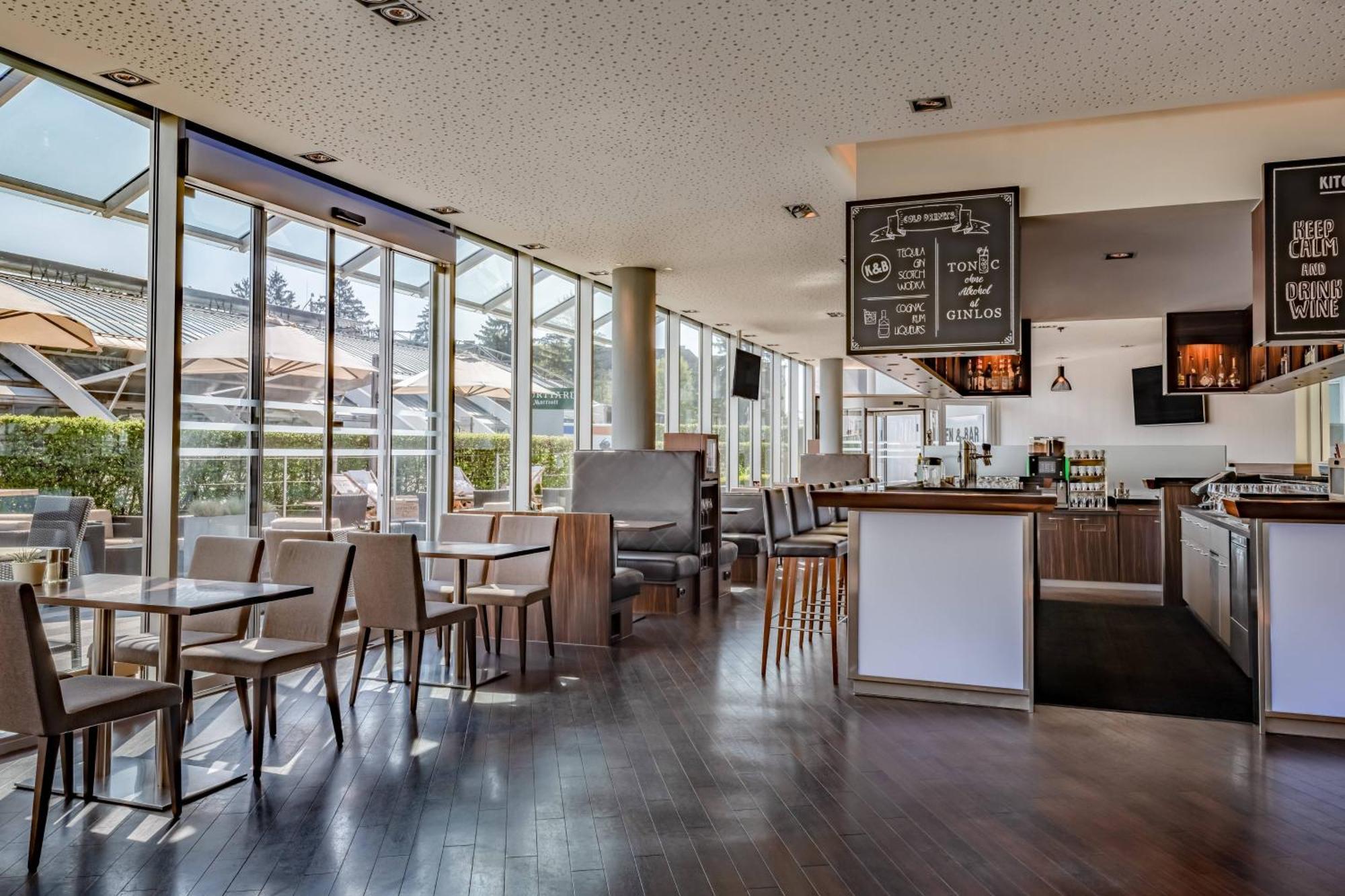 Courtyard By Marriott Hotel